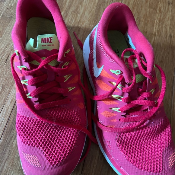 Nike Pink Athletic Running Shoes with Breathable Mesh - Picture 3 of 3